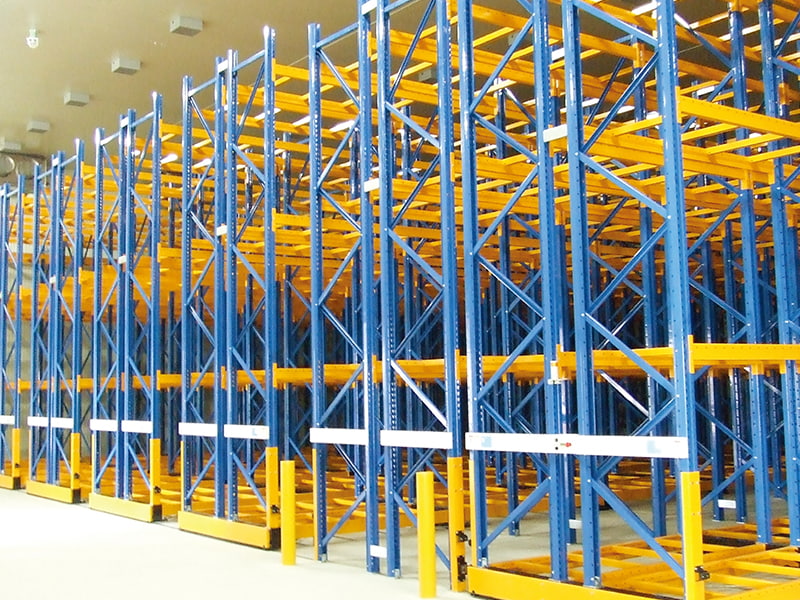 Raftul pentru palete de salvator de culoar